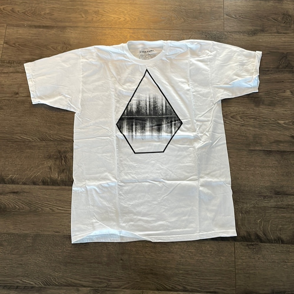 Volcom large tshirt never worn